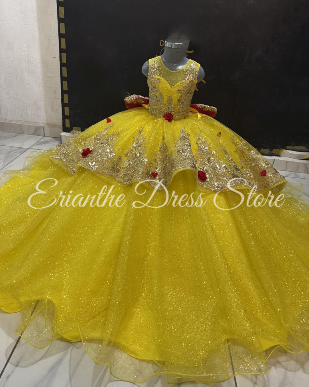 Gelbes Blumenmädchenkleid für  – Embroidery Yellow Dress Bewertung und Preis