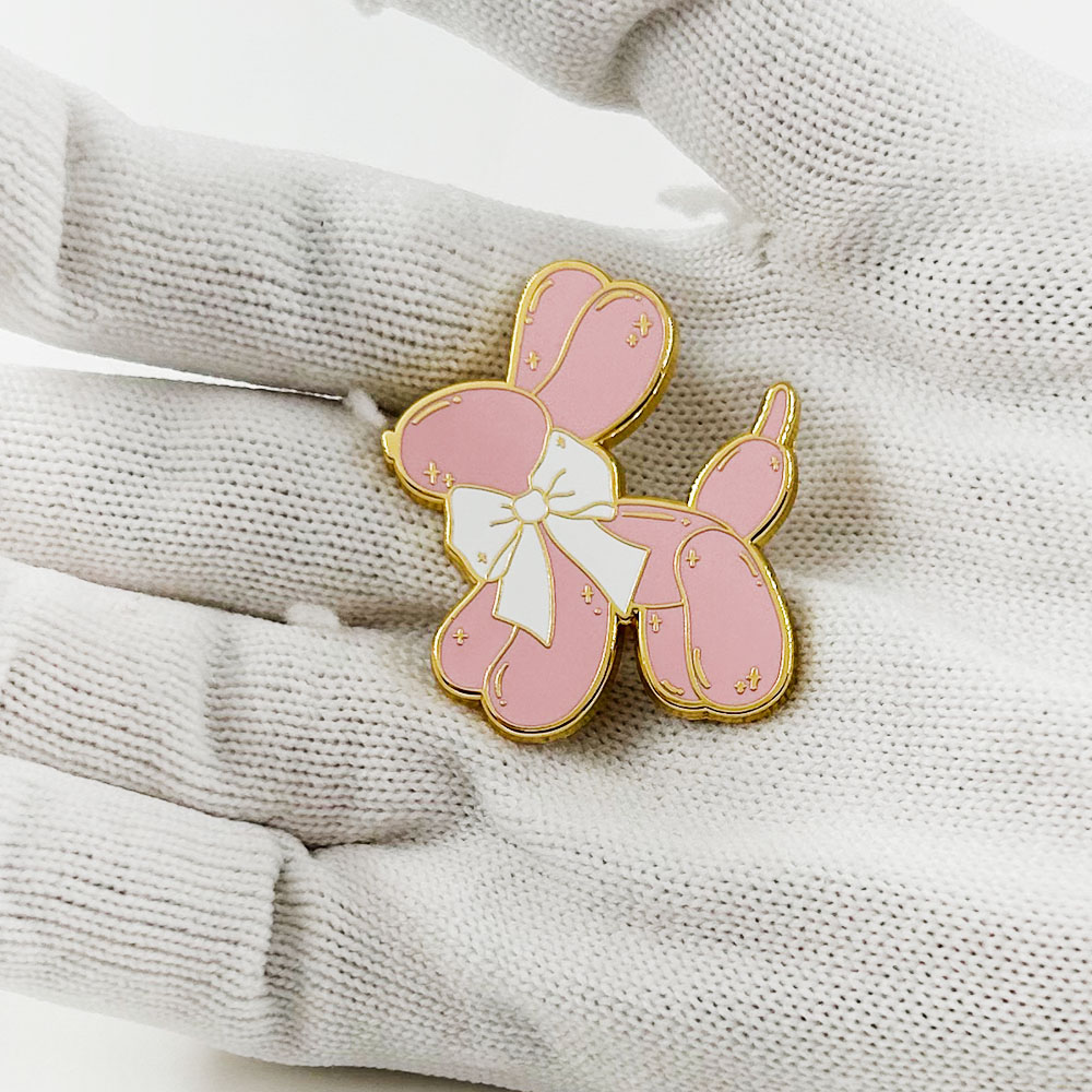 Rosa Ballon Hund Emaille Pin N – Embroidery Bali Bewertung und Preis